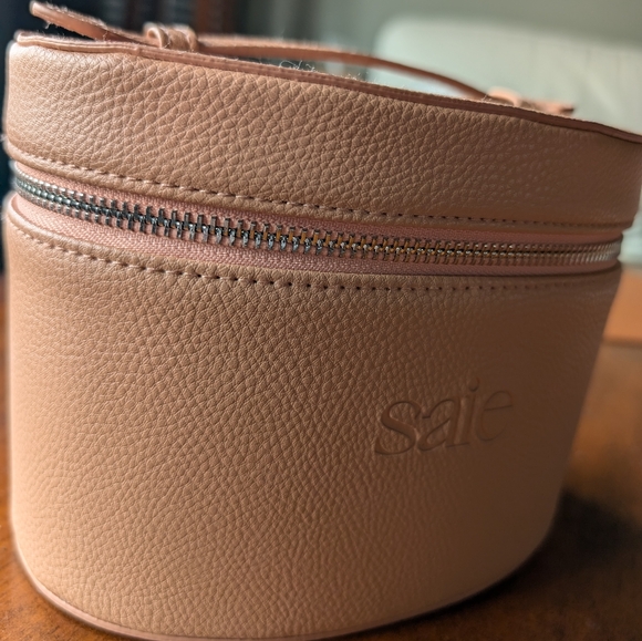 Brand new - Saie Mini Vanity Case in the color Peach - Picture 6 of 9